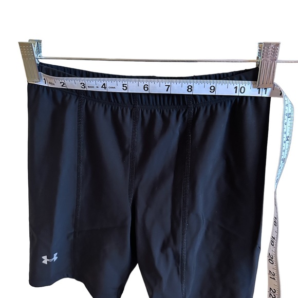Under Armour women’s compression shorts - Picture 5 of 7